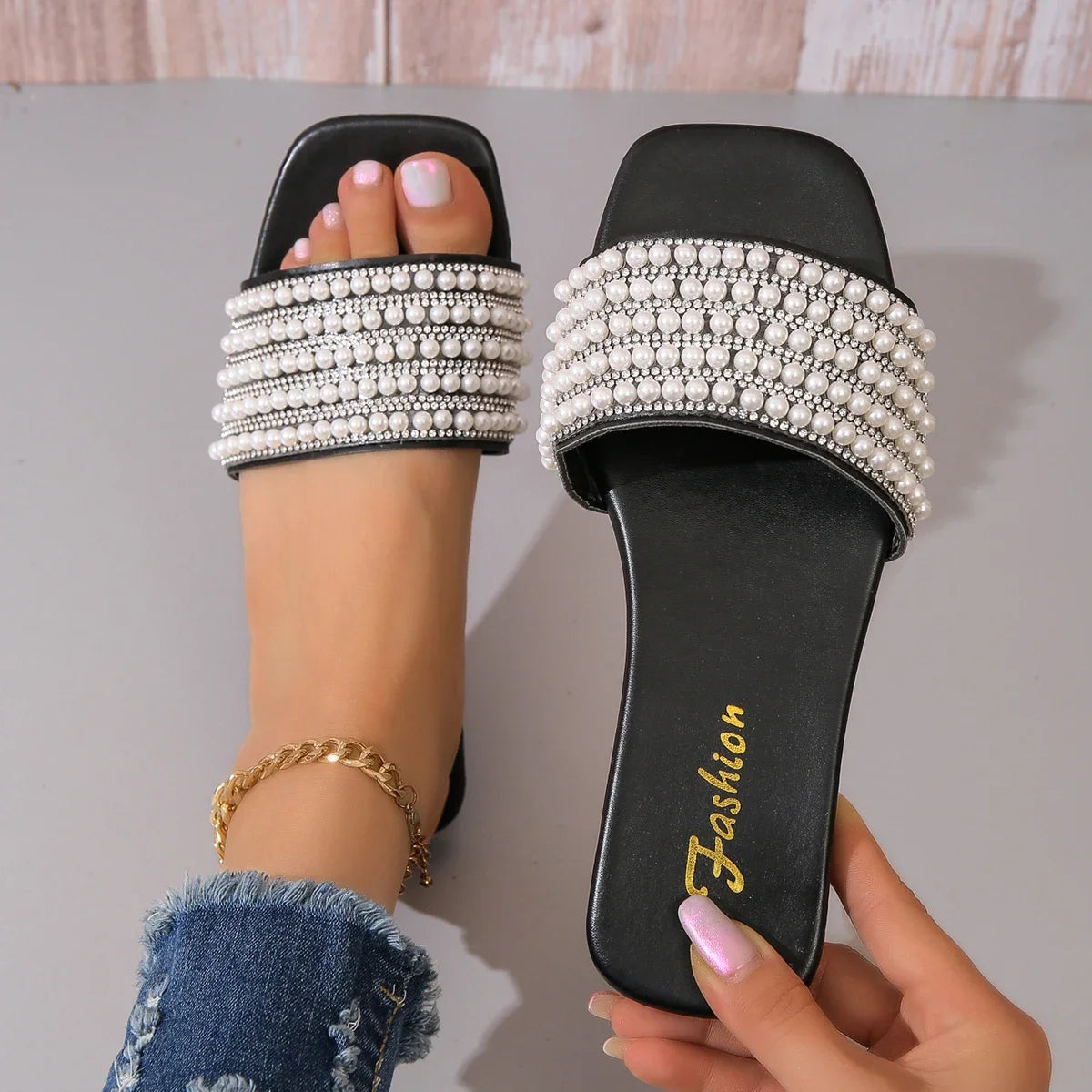 Women's fashionable flat sandals with artificial pearl and rhinestone decoration slippers